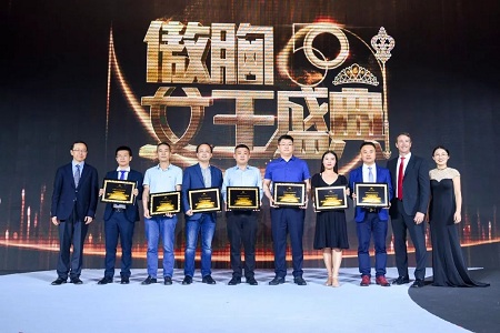 上海美萊受邀出席“ALLURA傲胸女王盛典”，獲“2019年度傲諾拉鉑金醫療機構”稱號