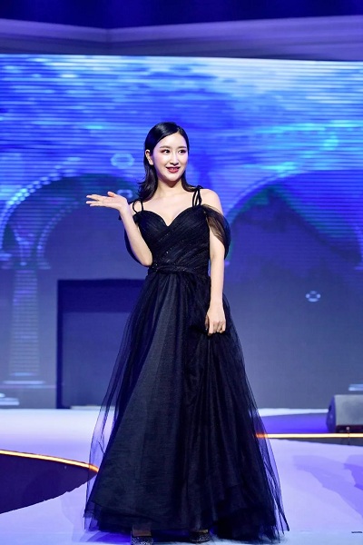 上海美萊受邀出席“ALLURA傲胸女王盛典”，獲“2019年度傲諾拉鉑金醫療機構”稱號