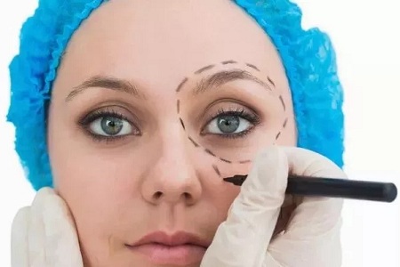 做完整形手術后化妝時都要注意什么